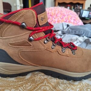 Columbia Women’s Brown Suede Hiking Boot with Red Laces